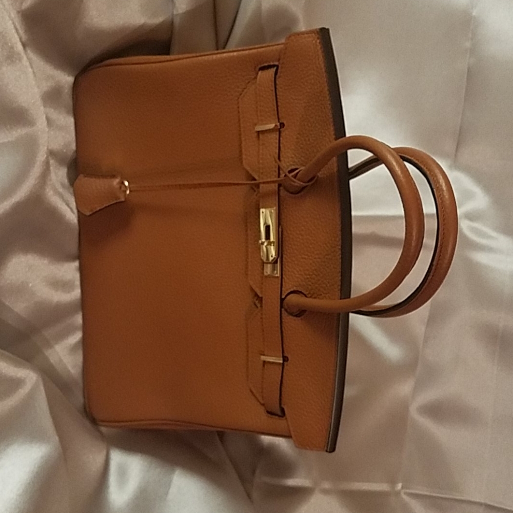 Pebble leather purse